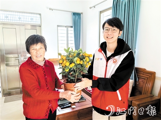 赤溪鎮(zhèn)開展新春暖“流”活動(dòng)，為流動(dòng)黨員家庭送上新春祝福。