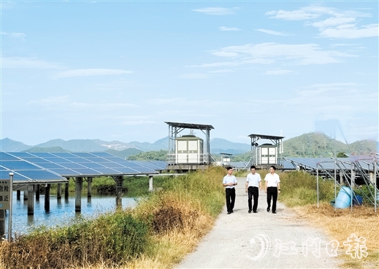 江門中行員工走訪光伏產(chǎn)業(yè)。