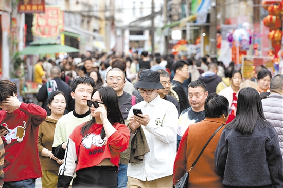 長堤歷史文化街區(qū)游人如織。