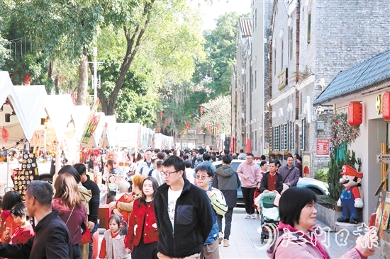 “江門有喜”茶飲咖啡年貨生活節(jié)集市在啟明里熱鬧“開擺”。