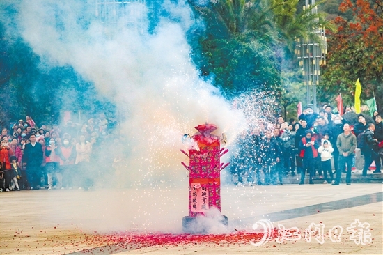 搶花炮活動人氣十足。劉淑君