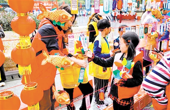 我市在活動現(xiàn)場融入非遺等文化元素，致力讓每一位參與者都能在行走中感受文化魅力。江海區(qū)委宣傳部供圖