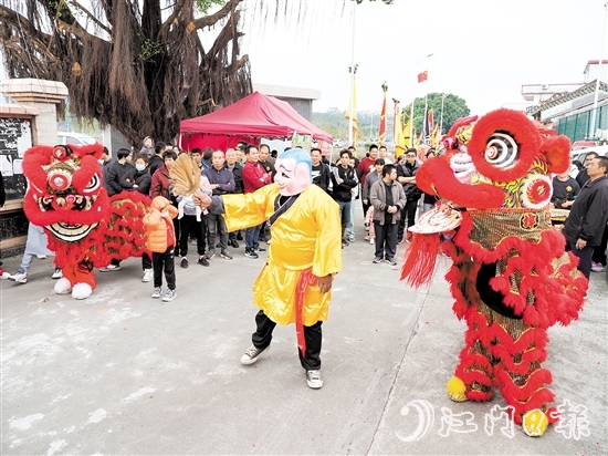 人們齊聚樟樹下村，現(xiàn)場感受非遺民俗活動魅力。