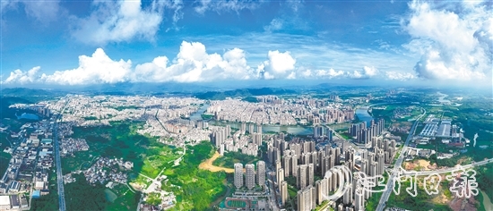 恩平這座擁有1800多年歷史的千年古邑變得更有辨識(shí)度，正煥發(fā)出新的活力，邁出新的步伐，迎來新的發(fā)展。圖為恩平城區(qū)。
