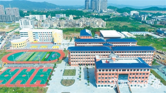 恩平教育事業(yè)蓬勃發(fā)展。圖為恩平市實(shí)驗(yàn)小學(xué)和恩平市實(shí)驗(yàn)幼兒園。