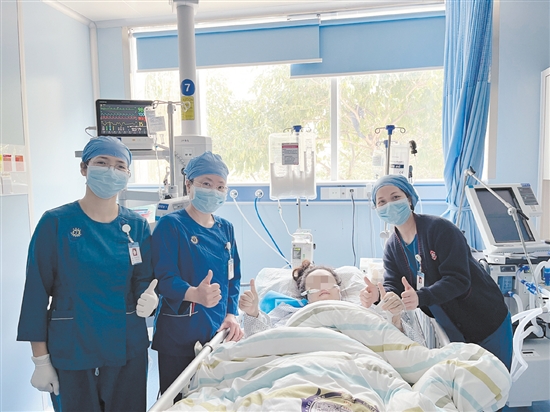 患者順利撤離ECMO，并為醫(yī)護人員點贊。