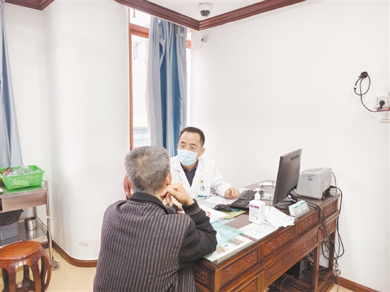 中醫(yī)運(yùn)用望聞問切進(jìn)行診療。