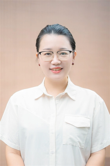 海外歸國(guó)創(chuàng)業(yè)華人青年、草坪里祠唐咖啡
