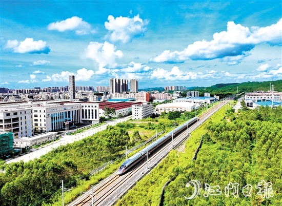 近年來，恩平發(fā)展走上“快車道”，城市高質(zhì)量發(fā)展的背后匯聚了政協(xié)委員們的力量。