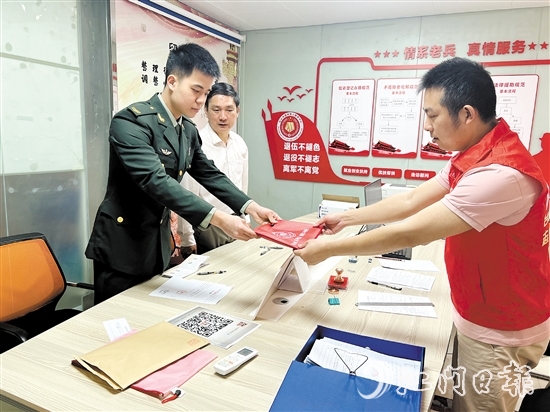 臺山市退役軍人事務(wù)局為退役軍人提供“一站式”辦理服務(wù)。