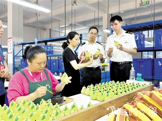 恩平海關(guān)積極主動為企業(yè)提供服務(wù)。