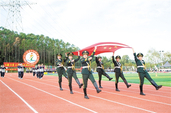 江門市棠下初級(jí)中學(xué)國(guó)旗護(hù)衛(wèi)隊(duì)英姿颯爽。