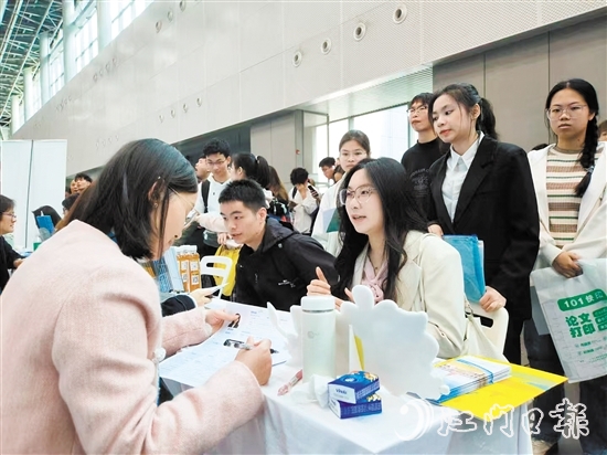臺(tái)山企業(yè)的參展人氣火爆。