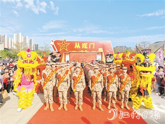 鶴山入伍新兵展現(xiàn)良好精神風(fēng)貌。