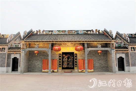 復春馮公祠建筑雄偉大氣，是典型的嶺南祠堂特色建筑。