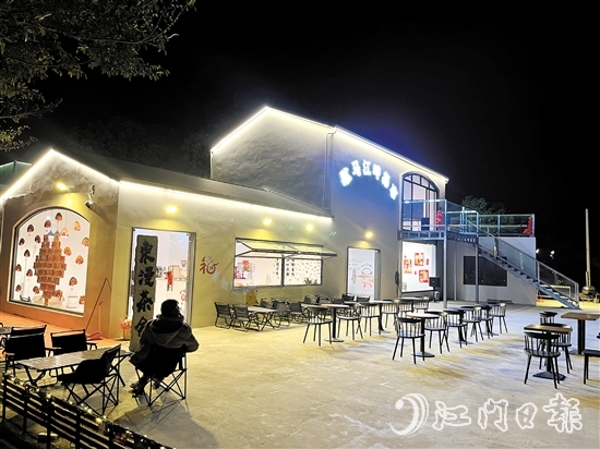 歇馬江畔集市由村集體廢舊物業(yè)改建而成，成為村中的“打卡點”。