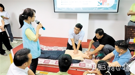 桃源分院把應(yīng)急救助技能培訓(xùn)“搬進(jìn)”企業(yè)，提升企業(yè)職工自救互救能力。