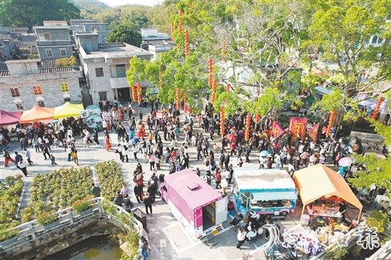 2024年，逾50萬人次游客在桂水村流連于僑村書屋、青年部落、濕地花海與非遺展演之間。