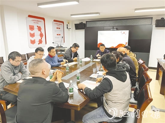 斗山鎮(zhèn)迅速組織司法所、農(nóng)辦、規(guī)劃辦、國土所、派出所、綜合行政執(zhí)法部門等召開分析研判會議。