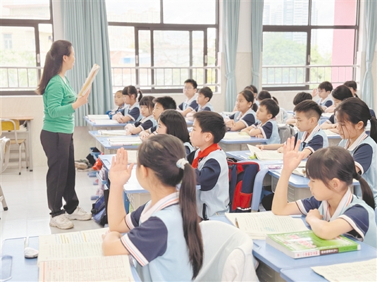 嶄新且先進的教學設施，為學子們提供了一個優(yōu)美寧靜的學習天地。