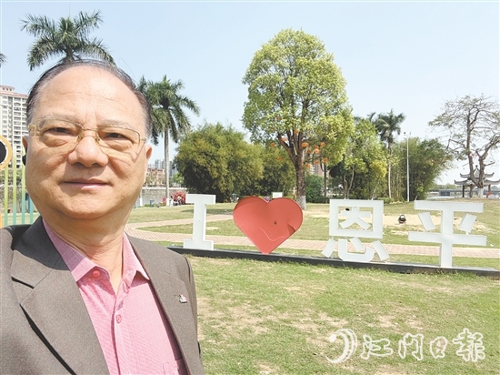 吳偉明在恩平自拍。