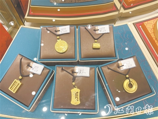國(guó)內(nèi)金飾價(jià)格突破新高。