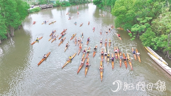 單人龍虱賽開賽，選手們競逐“水上馬拉松”。
