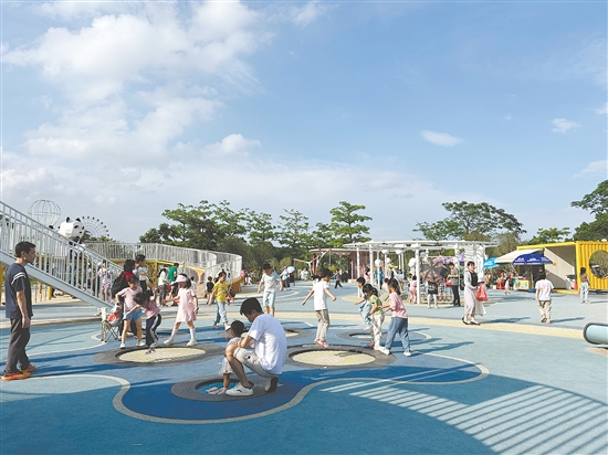 新會兒童公園成為熱門親子游目的地。