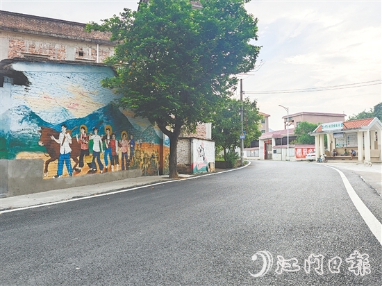 粉洞村升級(jí)改造村道，進(jìn)一步優(yōu)化村莊人居環(huán)境。
