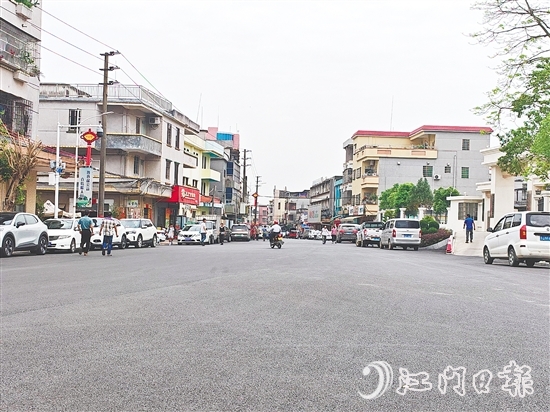 迎龍東路的改造極大地改善了當?shù)厝罕姷某鲂袟l件。