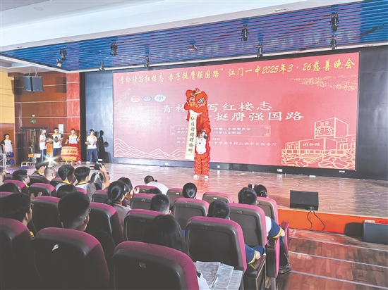 每年的“3·26”慈善晚會(huì)是學(xué)校的品牌活動(dòng)。