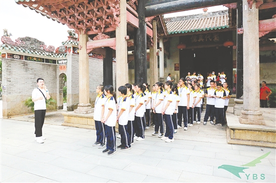 學(xué)生走進(jìn)陳白沙紀(jì)念館，探尋白沙文化精髓。