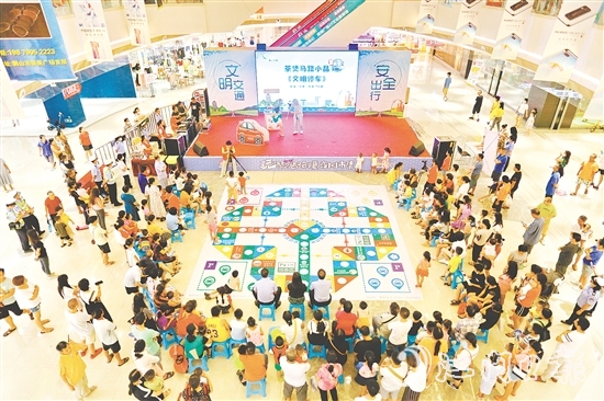 鶴山市有序開展、深化推進(jìn)全國文明城市創(chuàng)建十大專項(xiàng)整治及十大文明提升行動(dòng)，全面提升城市精細(xì)化管理水平。