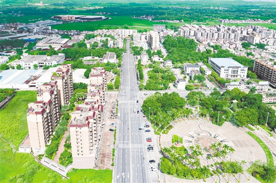 水步鎮(zhèn)以廣東省新型城鎮(zhèn)化標(biāo)準(zhǔn)化示范點(diǎn)建設(shè)為抓手，全面提升鎮(zhèn)圩人居環(huán)境品質(zhì)。
