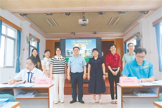 簽約儀式上，雙方簽訂協(xié)議書。