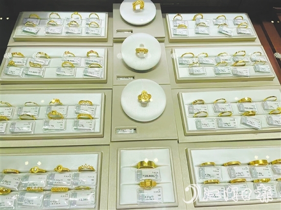 金價(jià)強(qiáng)勢(shì)走高。