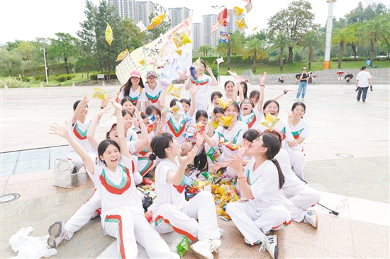 鶴華中學(xué)組織開(kāi)展戶(hù)外拓展活動(dòng)，為考生減壓賦能。