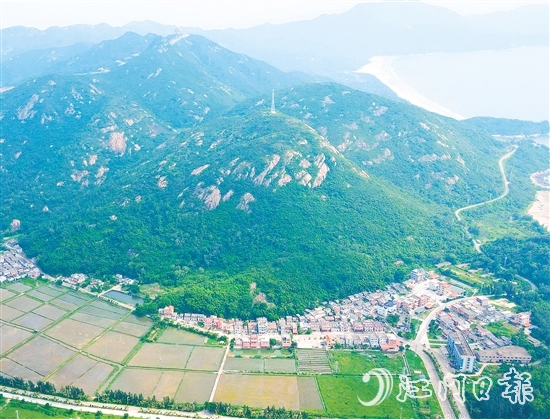 川島鎮(zhèn)飛東村依山傍海，擁有豐富美麗的旅游資源。