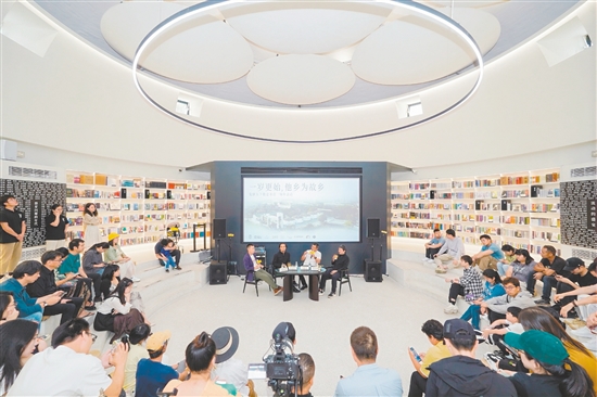 開平塘口鎮(zhèn)先鋒天下糧倉書店“無負今日”書房舉辦閱讀分享會。
