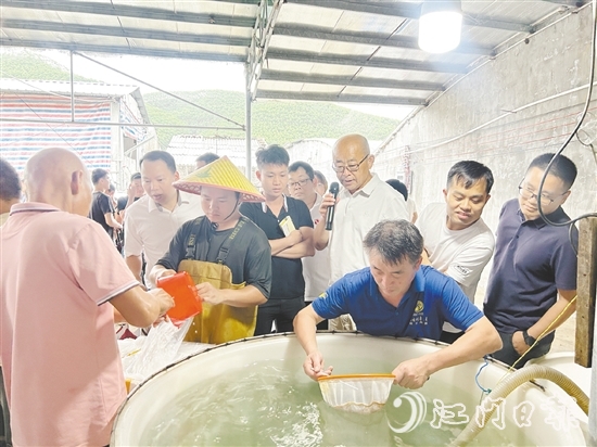 牛江鎮(zhèn)定期開展技術(shù)下鄉(xiāng)服務(wù)，提升養(yǎng)殖戶技術(shù)水平。