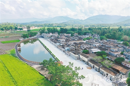 四九鎮(zhèn)東方村以產(chǎn)業(yè)融合發(fā)展新范式、文旅融合新地標(biāo)、生態(tài)宜居新標(biāo)桿的三重蝶變，繪就產(chǎn)業(yè)興、生態(tài)美、百姓富的鄉(xiāng)村振興新圖景。