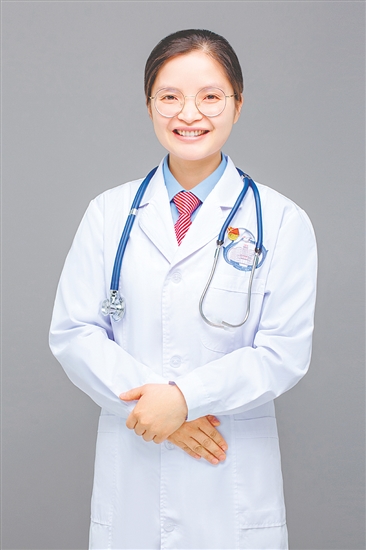 人物檔案：梁金碧，腎內(nèi)綜合科+老年病科五區(qū)主任助理，副主任醫(yī)師，從業(yè)16年，黨齡18年。