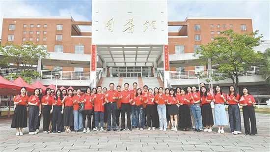 江門一中的高三教師團(tuán)隊(duì)十分團(tuán)結(jié)。