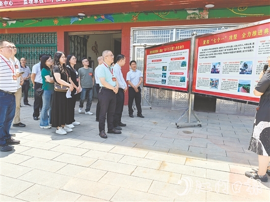 恩平市人大常委會組織人大代表外出交流，學習發(fā)展經(jīng)驗。