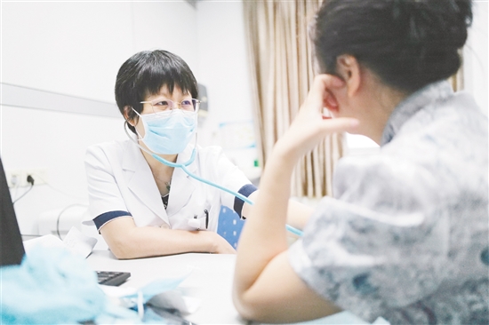 周末名醫(yī)門(mén)診提供專家一對(duì)一服務(wù)。