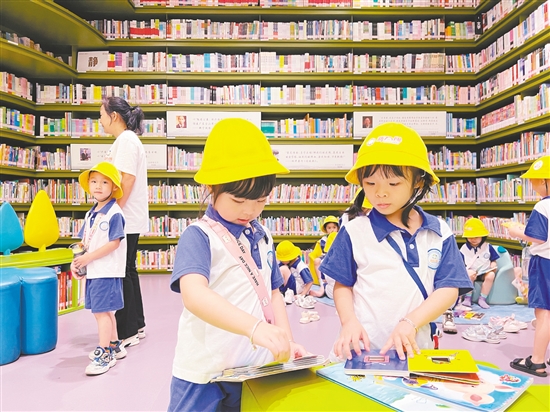 如今，“無負(fù)今日”書房遍布城鄉(xiāng)，成為江門的時尚閱讀空間。