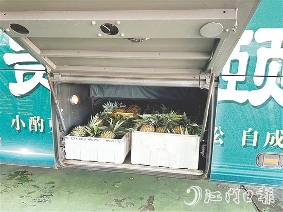 “客貨郵融合”利用公交車行李箱“順路帶貨”，為農(nóng)戶提供農(nóng)產(chǎn)品小批量訂單運(yùn)輸服務(wù)。