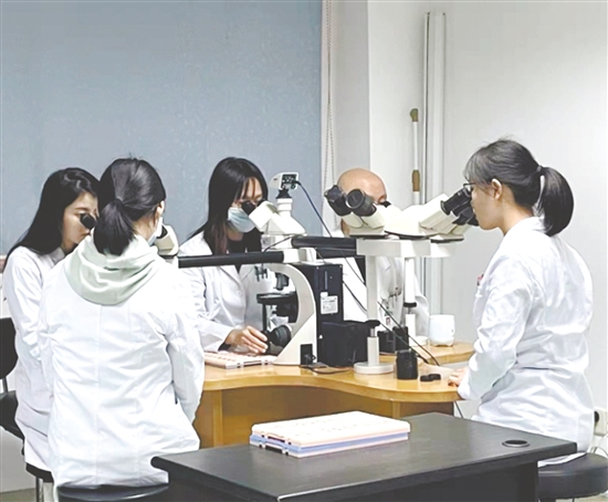 病理科取得國(guó)家級(jí)認(rèn)證。