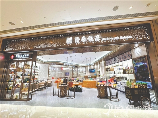 新寶堂五款養(yǎng)生大健康新品在澳門線下門店發(fā)售。
