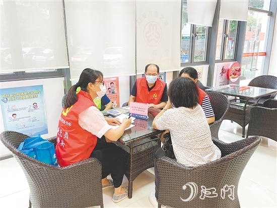 豐雅社區(qū)深化與法院、檢察院的協(xié)作，組建專業(yè)法治宣傳隊(duì)，助力化解群眾糾紛。